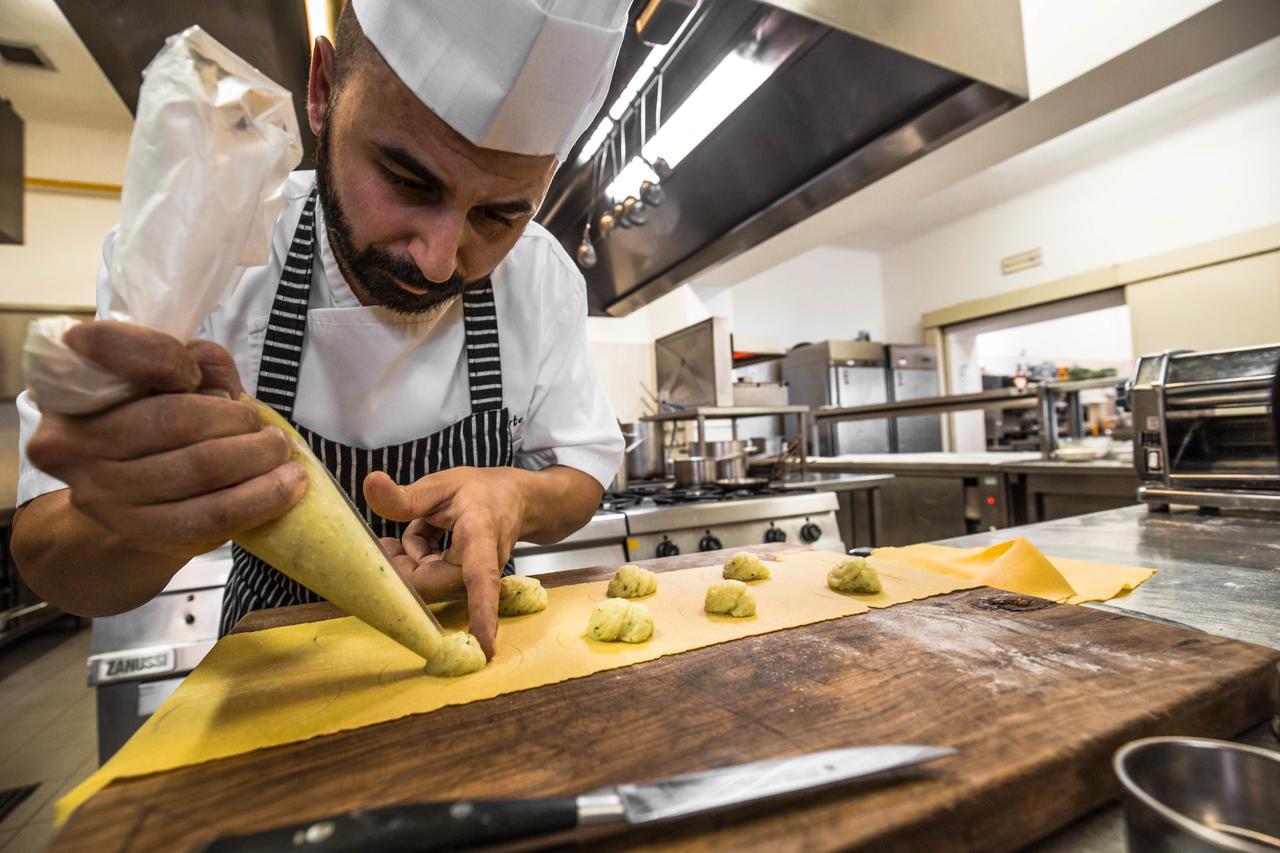 Bagni Di Pisa Palace & Thermal Spa - The Leading Hotels Of The World San Giuliano Terme Exterior photo A pastry chef making gnocchi